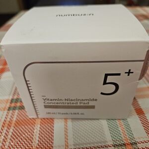 NIB Numbuzn 5+ Vitamin-Niacinamide Concentrated Pads